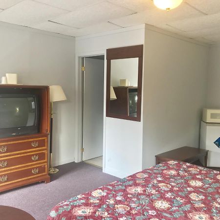 Economy Inn Alfred Extérieur photo
