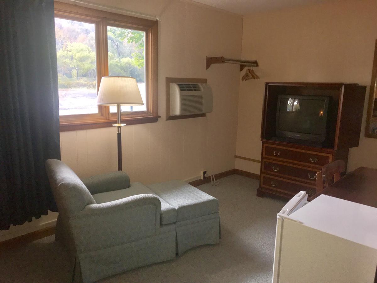 Economy Inn Alfred Extérieur photo