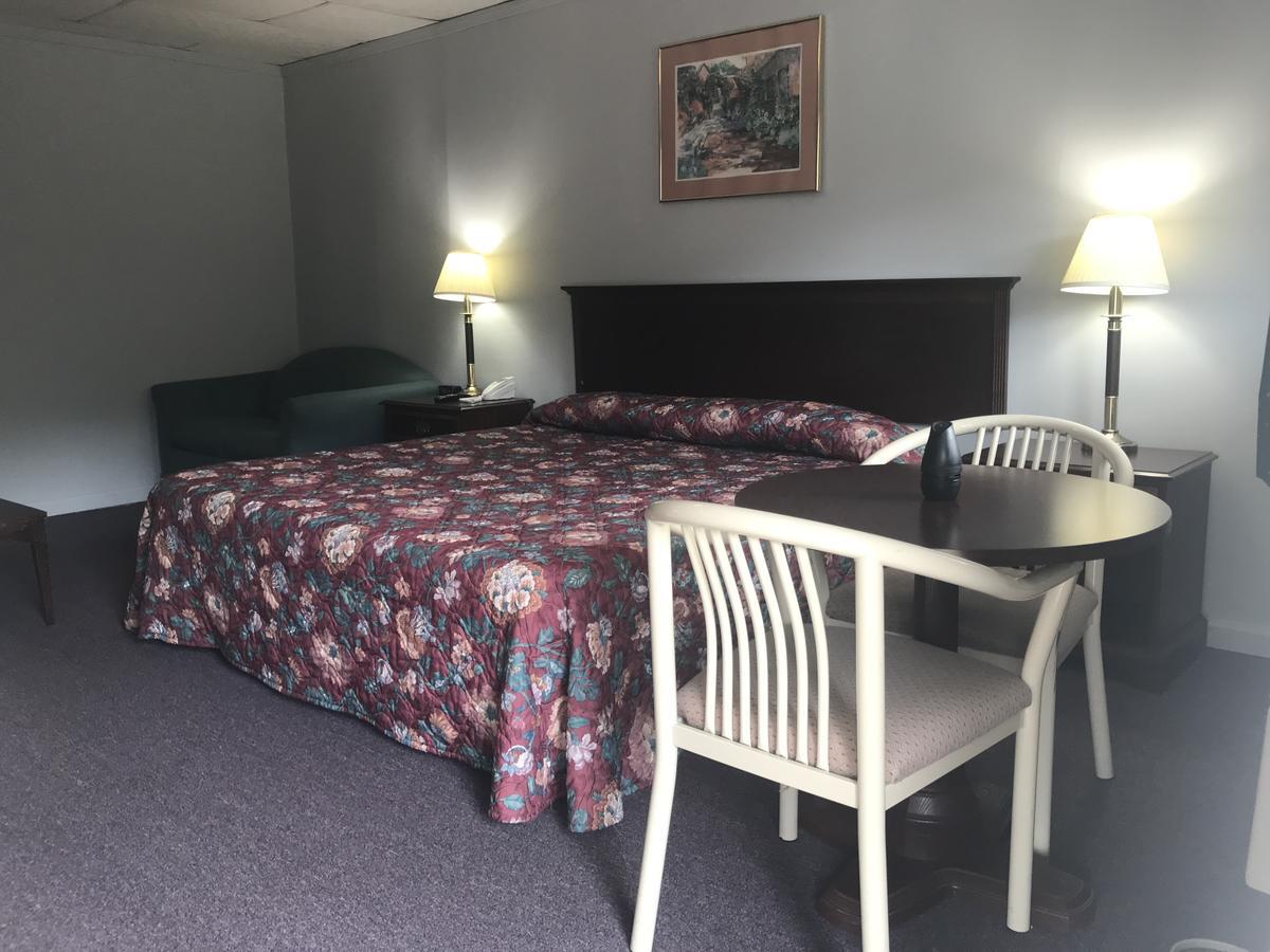 Economy Inn Alfred Extérieur photo